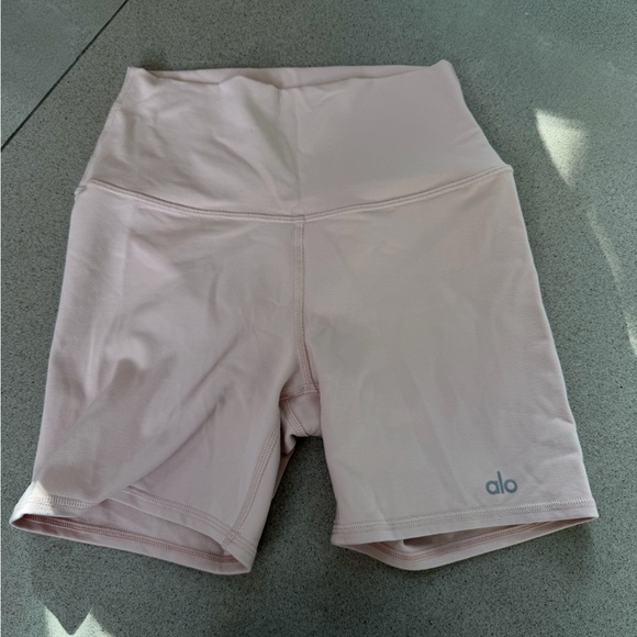 ALO Yoga Pants - ALO Yoga Women's Light Pink Bike Shorts